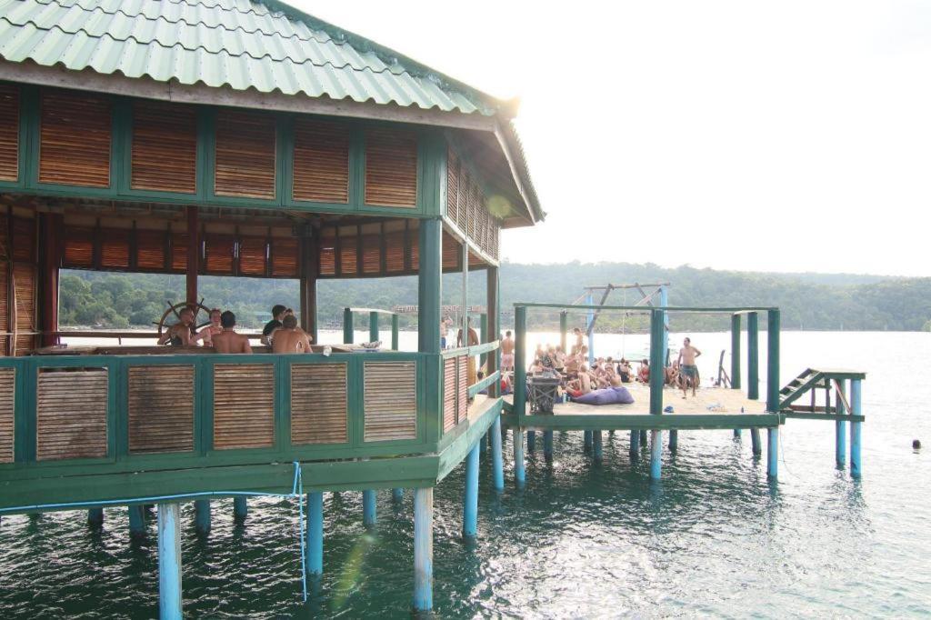 Mad Monkey Koh Rong Samloem Pansiyon Koh Rong Sanloem Dış mekan fotoğraf